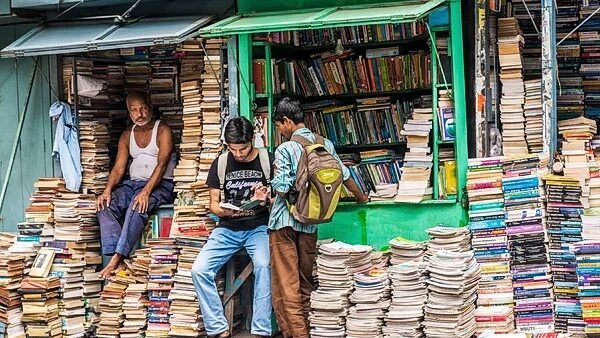 college street kolkata's top souvenirs