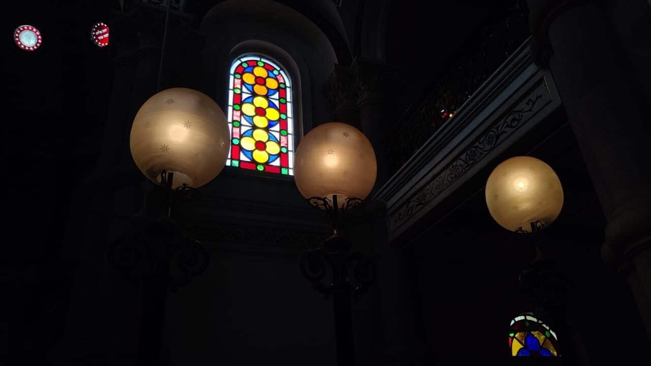 stained glass in the magen david synagogue
